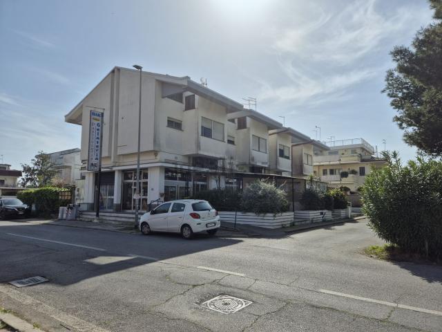 Locale Commerciale in affitto a Fregene, Roma Capitale