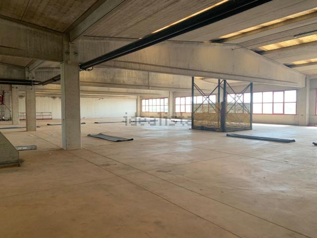 Locale Commerciale in affitto a Fidenza, Reggio Emilia