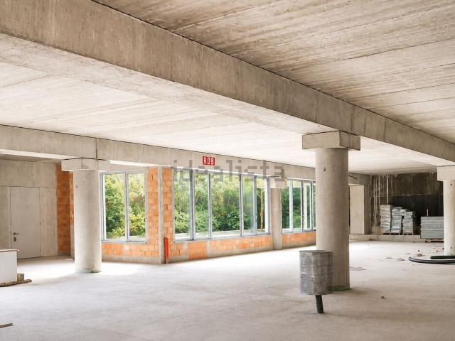 Locale Commerciale in affitto a Piacenza, Reggio Emilia