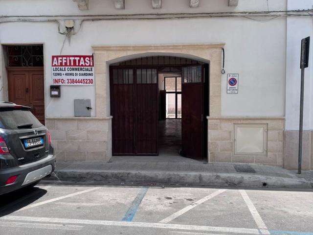 Locale Commerciale in affitto a Puglia, Taranto