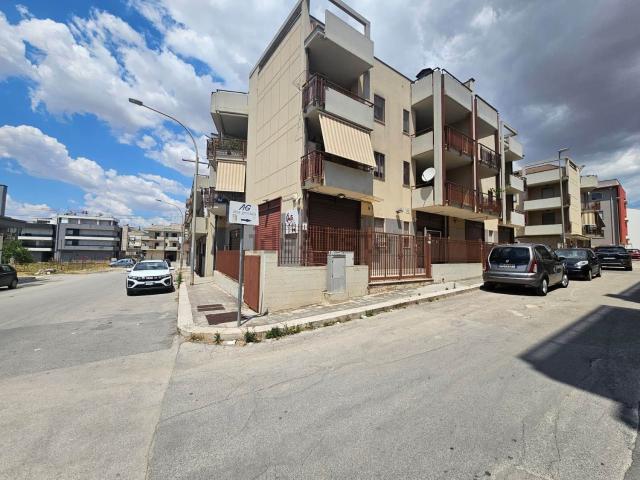 Locale Commerciale in affitto a Puglia, Bari