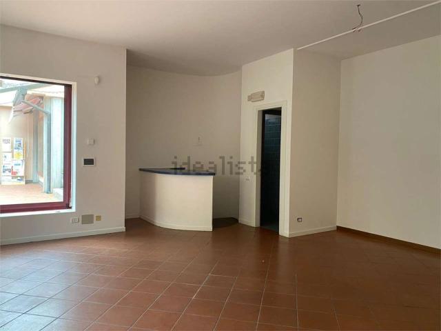 Locale Commerciale in affitto a Pieve Di Soligo, Veneto