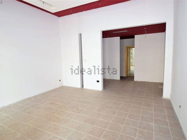 Locale Commerciale in affitto a Gallo, Montecatini Terme