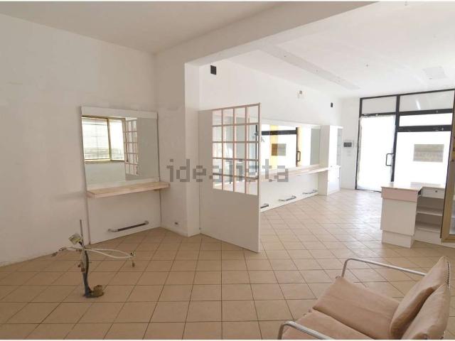 Locale Commerciale in affitto a Le Case, Montevettolini