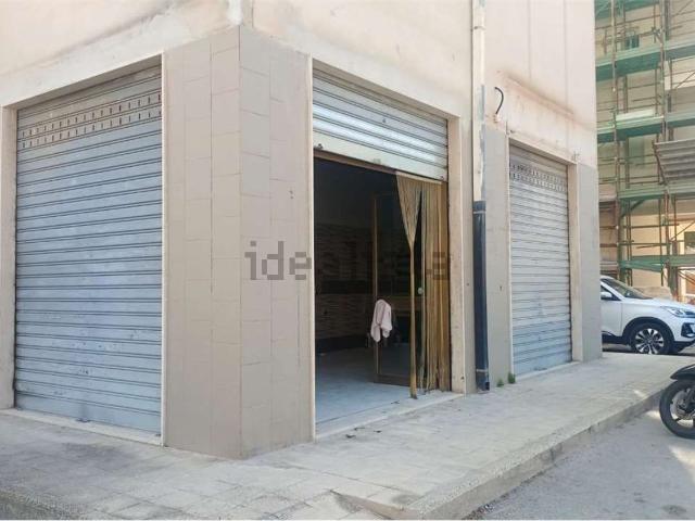 Locale Commerciale in affitto a Grottasanta, Siracusa