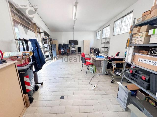 Locale Commerciale in affitto a Stra, Veneto