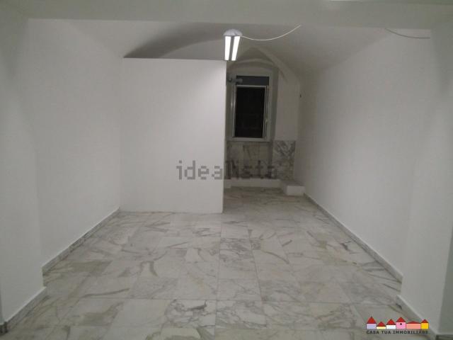 Locale Commerciale in affitto a Fabbrica, Carrara