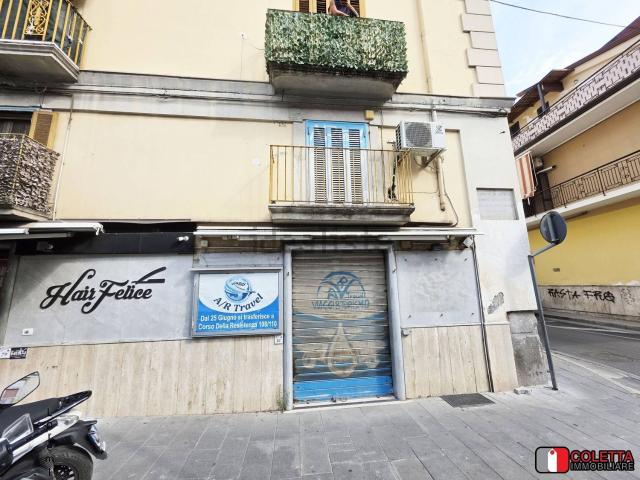 Locale Commerciale in affitto a Acerra, Campania
