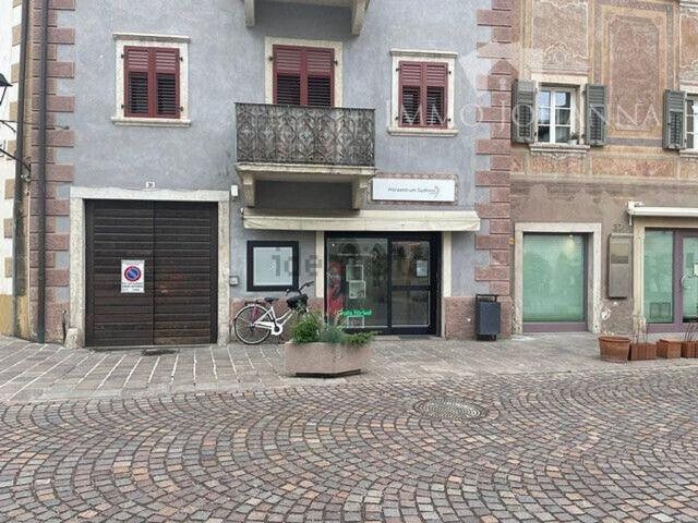 Locale Commerciale in affitto a Überetsch-Unterland - Oltradige-Bassa Atesina, Egna - Neumarkt