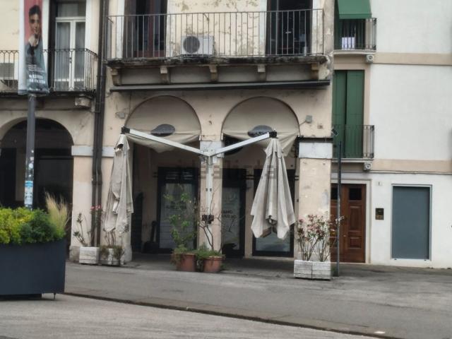 Locale Commerciale in affitto a Vicenza, Veneto