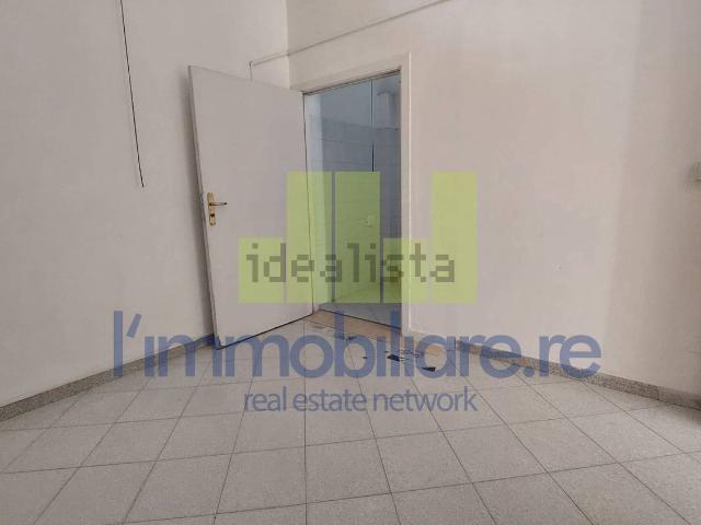 Locale Commerciale in affitto a Mugnano Di Napoli, Campania