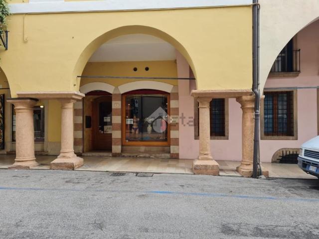 Locale Commerciale in affitto a Marostica, Veneto