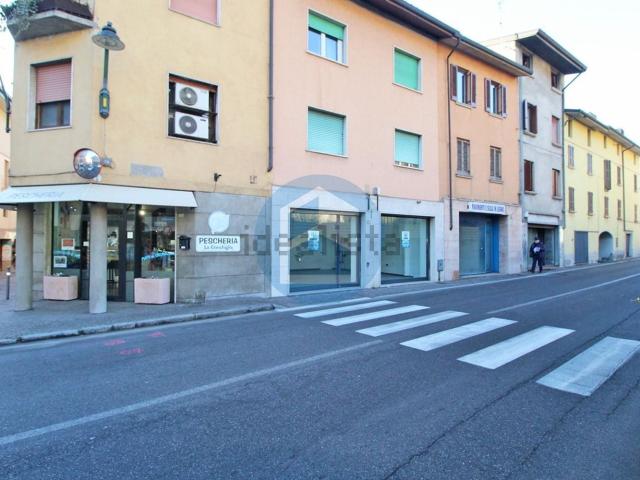 Locale Commerciale in affitto a Comunità montana della valle Camonica, Darfo