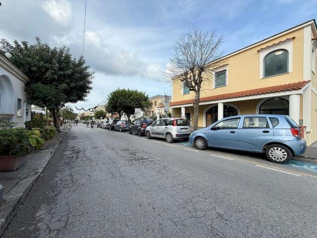 Locale Commerciale in affitto a Ischia, Campania