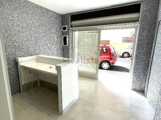 Locale Commerciale in affitto a San Cipriano Picentino, Campania