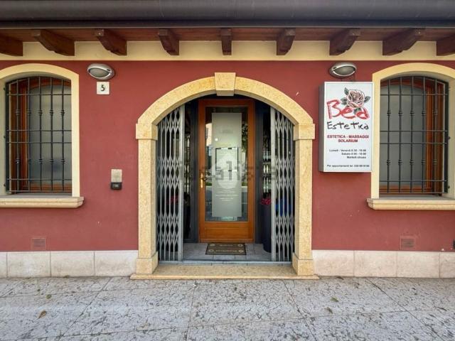 Locale Commerciale in affitto a Ponte del Cantone, Pozzolengo