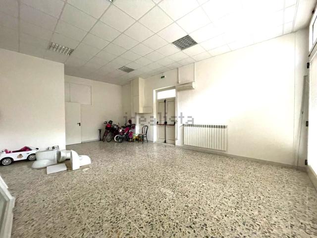 Locale Commerciale in affitto a Pescara, Abruzzo