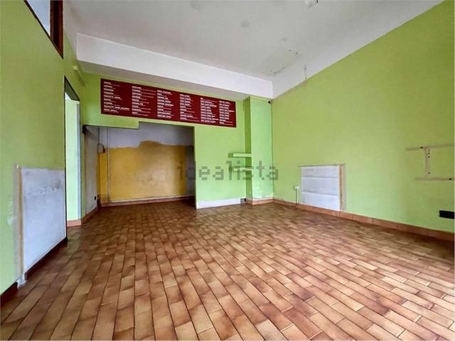 Locale Commerciale in affitto a Sud, Brenzone