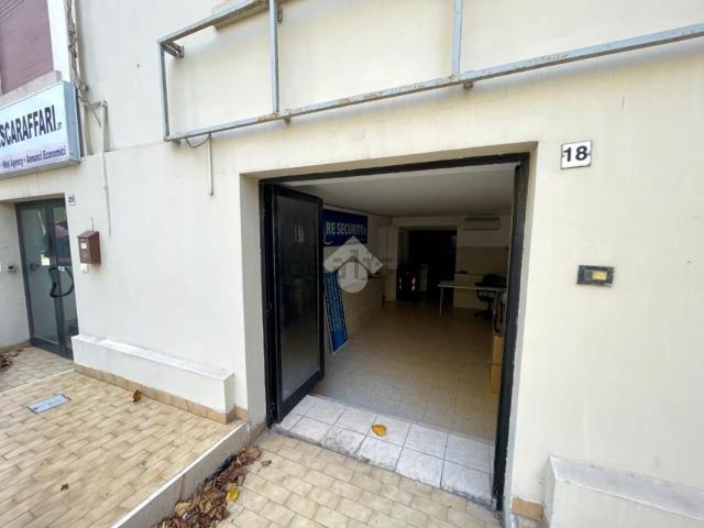 Locale Commerciale in affitto a Pescara, Abruzzo