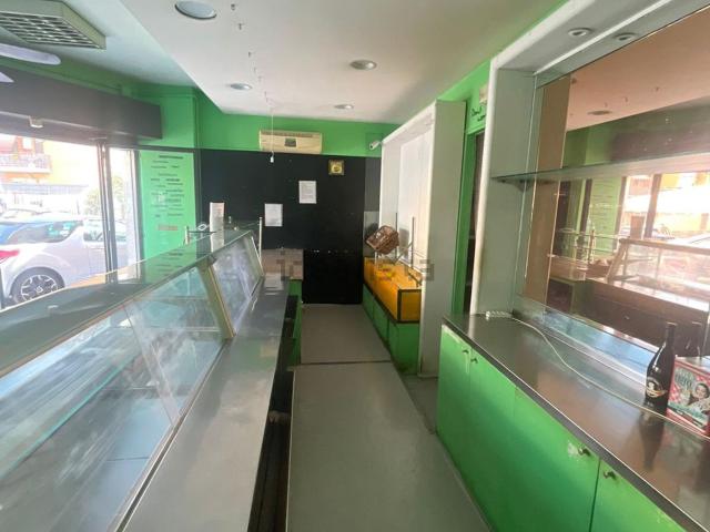 Locale Commerciale in affitto a Campolimpido, Roma Capitale