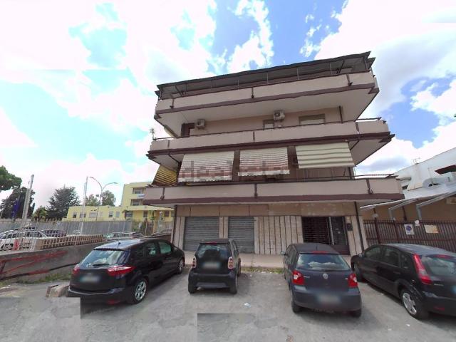 Locale Commerciale in affitto a Petrarelle, Caserta