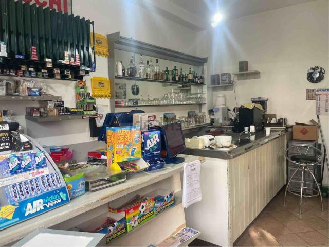 Locale Commerciale in affitto a Calabria, Cosenza