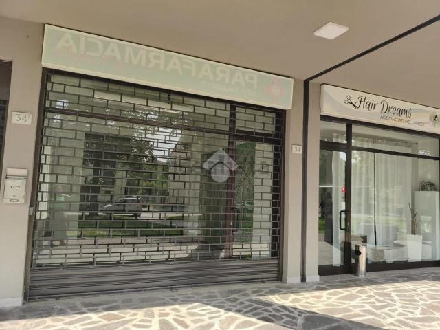 Locale Commerciale in affitto a Ferrara, Reggio Emilia