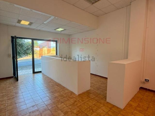 Locale Commerciale in affitto a Colle del Sole, Roma Capitale