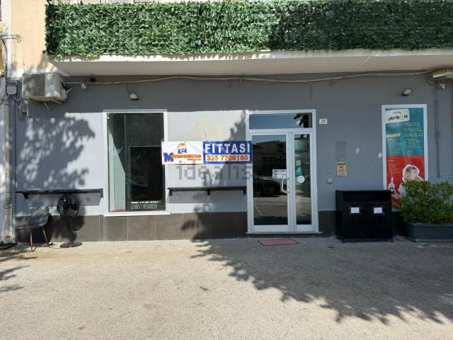 Locale Commerciale in affitto a Santa Maria Capua, Campania