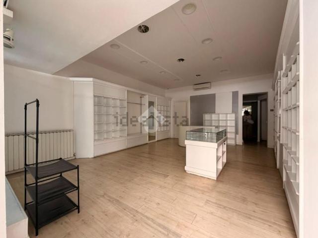 Locale Commerciale in affitto a Piemonte, Alessandria