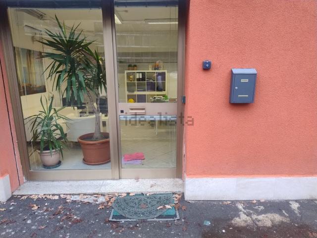 Locale Commerciale in affitto a Crocetta-San Lazzaro-Modena Est, Modena