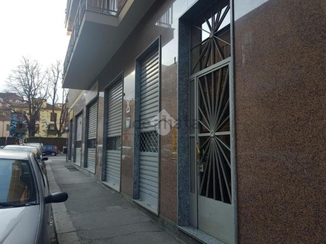 Locale Commerciale in affitto a Circoscrizione 8, Piemonte