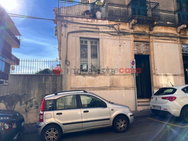 Locale Commerciale in affitto a Acireale, Sicilia