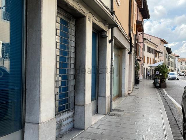 Locale Commerciale in affitto a Borgo Villalta, Reana Del Roiale