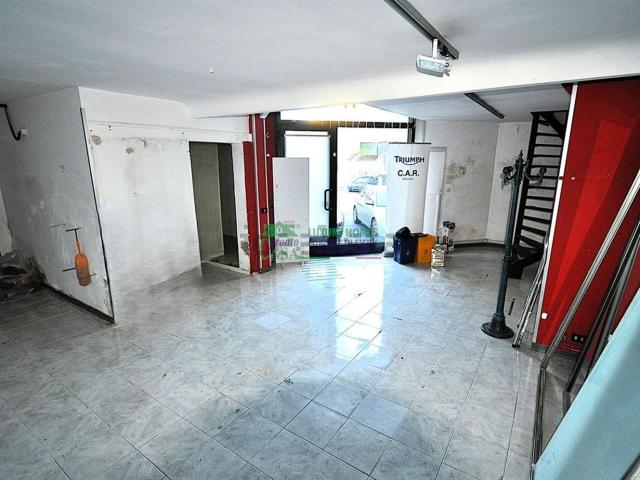 Locale Commerciale in affitto a Ragusa, Cappuccini