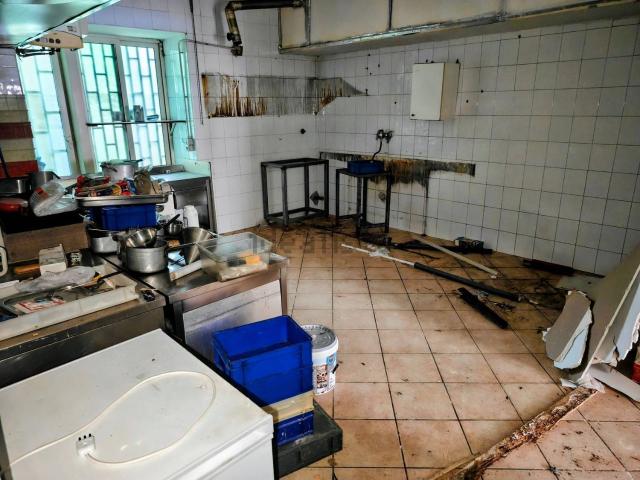 Locale Commerciale in affitto a Municipalità 7, Campania