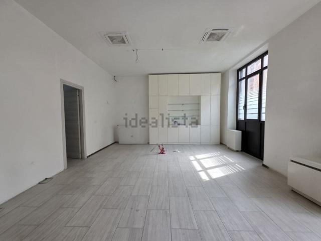 Locale Commerciale in affitto a Roiano-Gretta-Barcola-Cologna-Scorcola, Villa Opicina