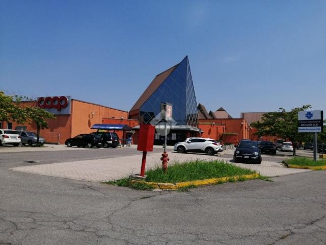 Locale Commerciale in affitto a Castiglione Delle Stiviere, Lombardia