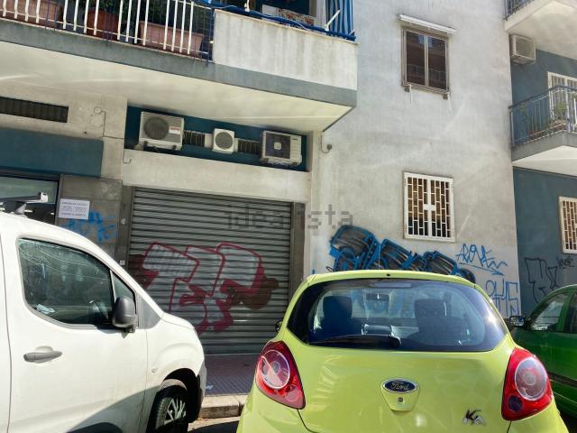 Locale Commerciale in affitto a Municipio 2, Puglia