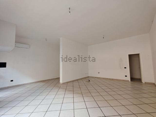 Locale Commerciale in affitto a Puglia, Lecce