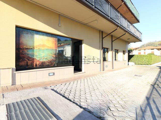 Locale Commerciale in affitto a Villongo, Lombardia