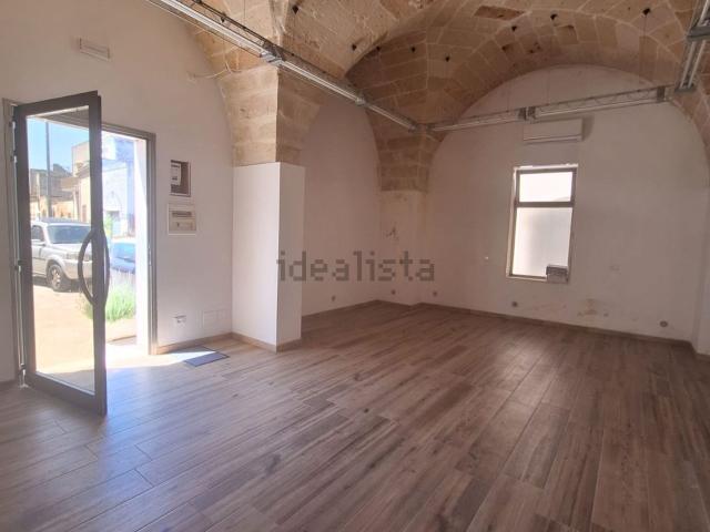 Locale Commerciale in affitto a Puglia, Lecce