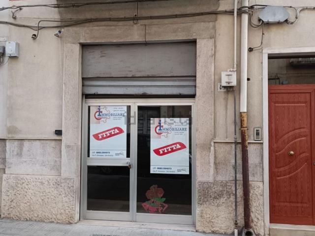 Locale Commerciale in affitto a Puglia, Barletta-andria-trani