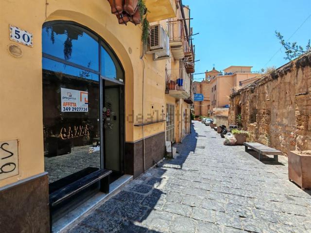 Locale Commerciale in affitto a Sottogas, Agrigento