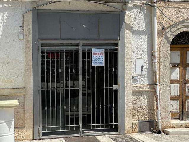 Locale Commerciale in affitto a Puglia, Bari