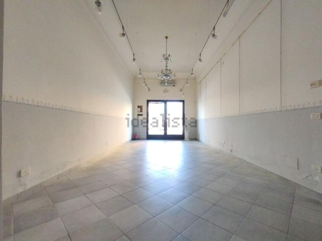 Locale Commerciale in affitto a Olmi, Quarrata