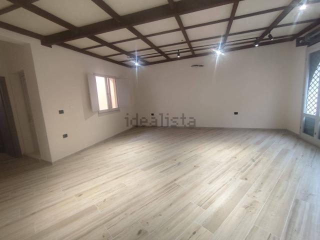 Locale Commerciale in affitto a Nuraminis, Sardigna/Sardegna
