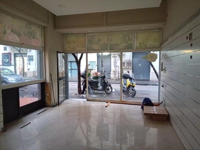 Locale Commerciale in affitto a Salerno, Campania