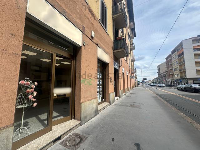 Locale Commerciale in affitto a Circoscrizione 8, Piemonte