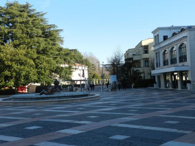 Locale Commerciale in affitto a Abano Terme Bagni, Veneto